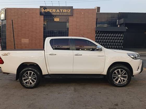 TOYOTA HILUX 2.8 SRX 4X4 CD 16V DIESEL 4P AUTOMÁTICO